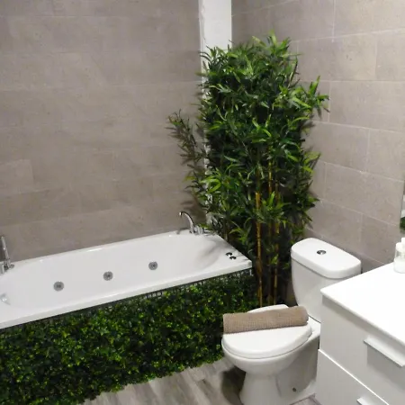 Intimo Y Acogedor Algunos Con Bañera Hidromasaje Apartamento *